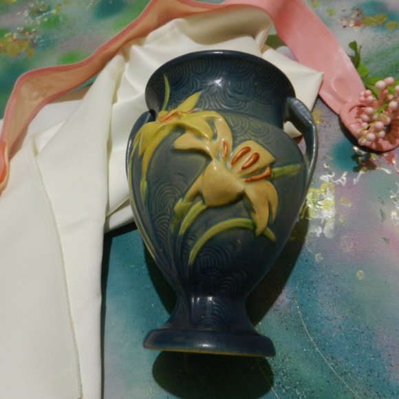 Vintage Other - VTG Roseville USA Zephyr Lily urn 2 handled vase ceramic art piece home accent